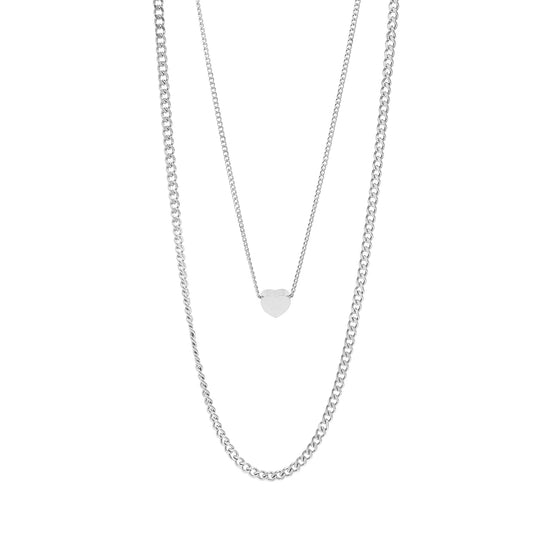 Collar con inicial y capas en forma de corazón