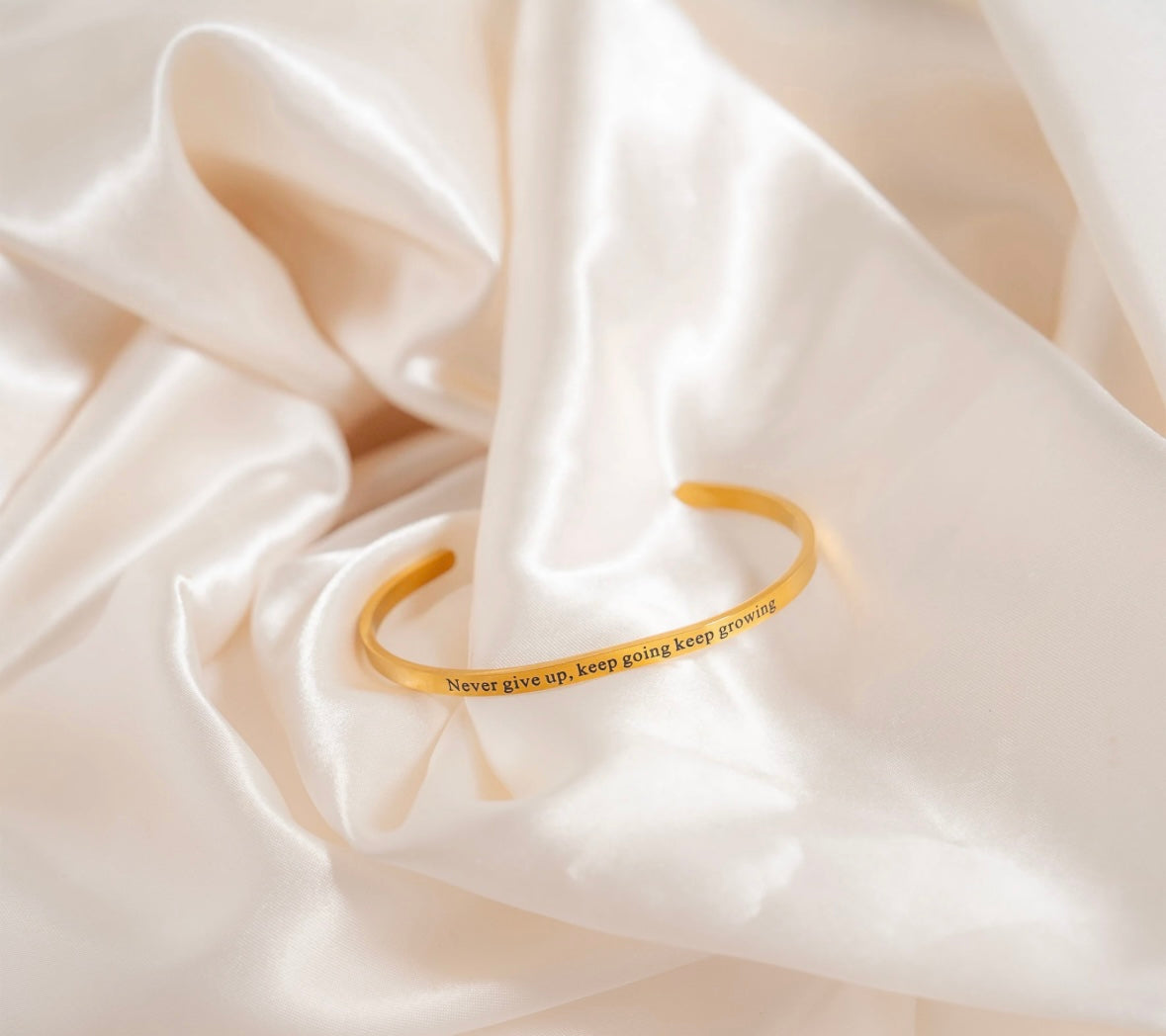 Engraved Bracelet Never give up