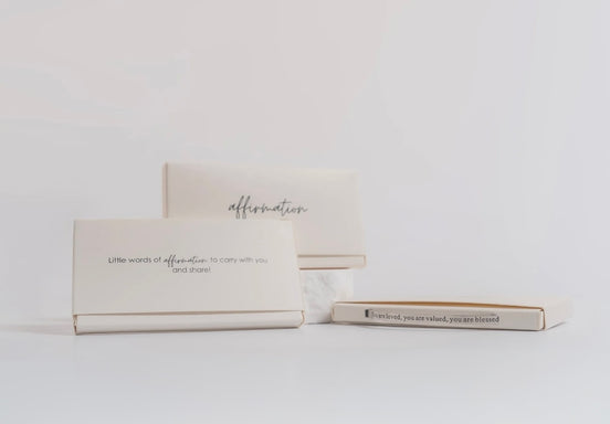 Pulsera grabada "Eres amado"